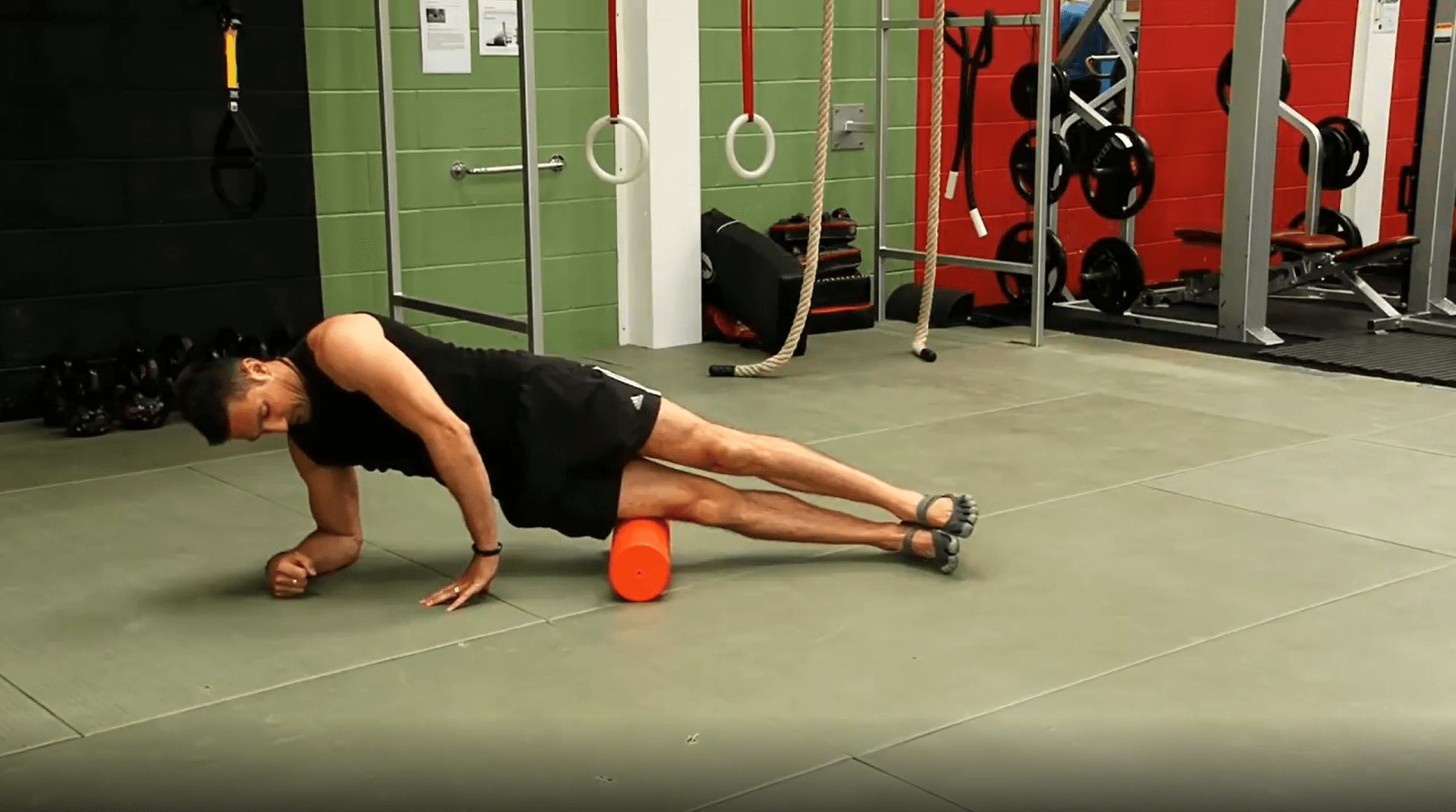Video ITB Foam Roller Exercise Iliotibial Band Advanced Spine and